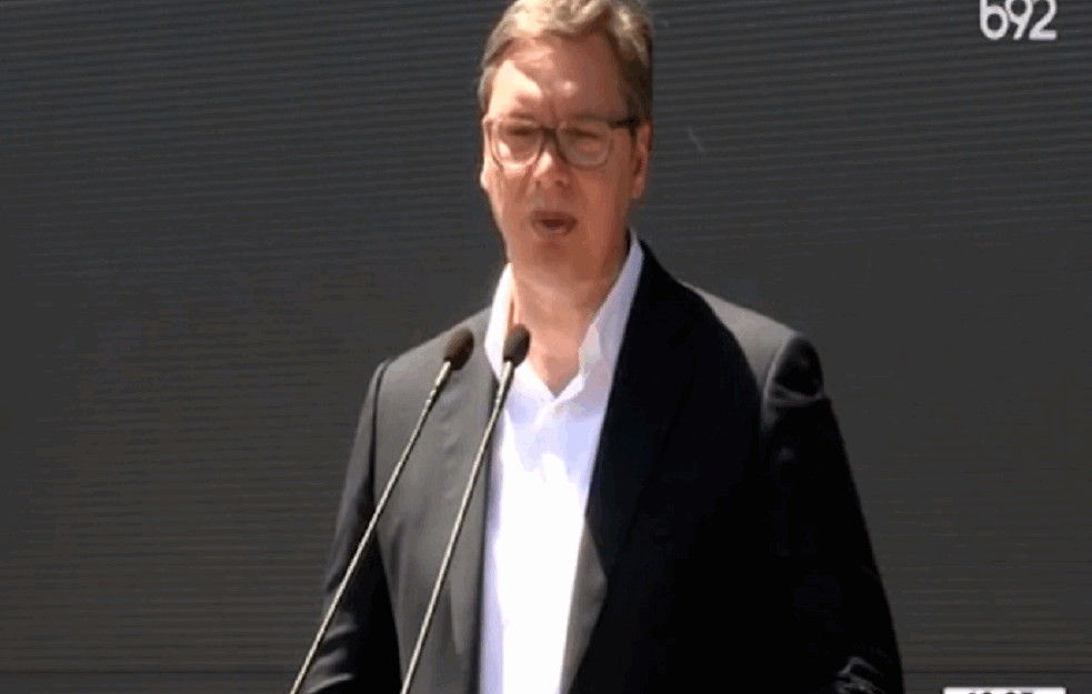 PREDSEDNIK VUČIĆ  :Sada je velika borba za <span style='color:red;'><b>radna mesta</b></span>